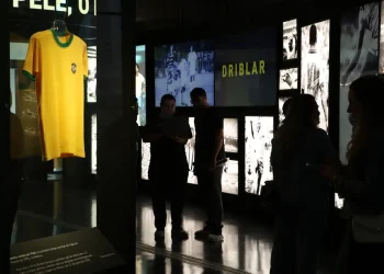 Museu do Futebol lança exposição sobre camisas da seleção brasileira