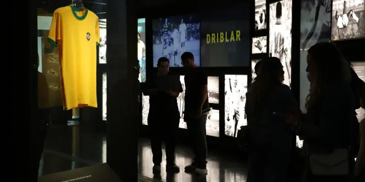 Museu do Futebol lança exposição sobre camisas da seleção brasileira