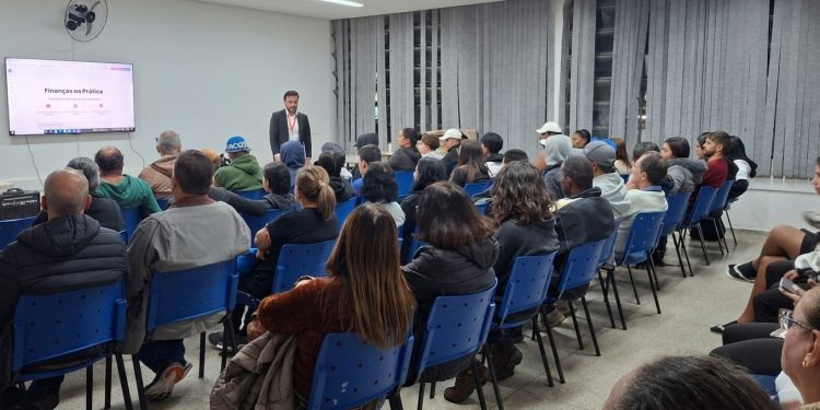 EDUCAÇÃO *Educação financeira é tema de palestra a alunos da EJA de Avaré*