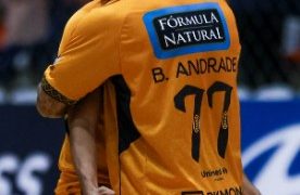 Magnus goleia, garante classificação e segue invicto na Libertadores