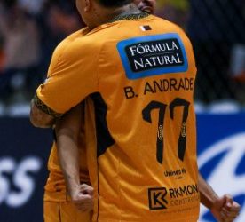 Magnus goleia, garante classificação e segue invicto na Libertadores