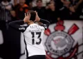 Corinthians vence o Peñarol e segue 100% na Libertadores