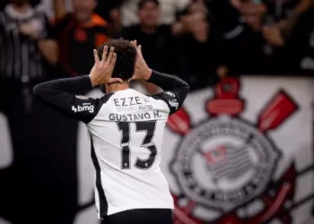 Corinthians vence o Peñarol e segue 100% na Libertadores