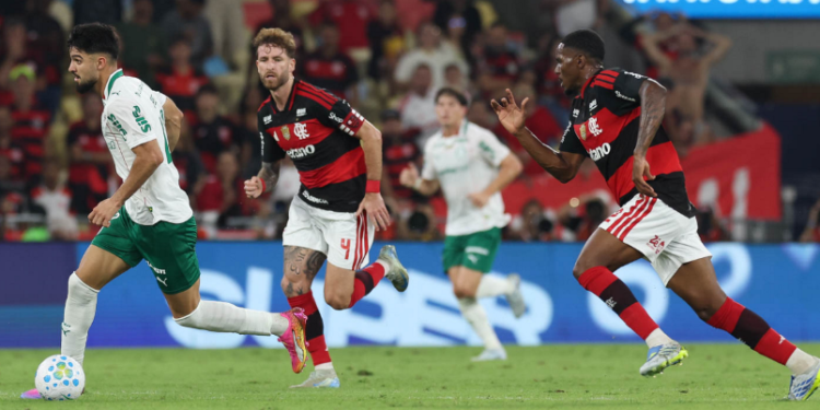 Palmeiras vence o Flamengo e amplia vantagem na liderança do Brasileirão