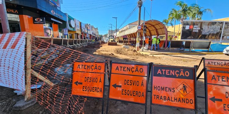 OBRAS *Trecho da Rua Rio Grande do Sul segue interditado para obras contra enchentes*
