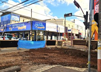 OBRAS *Rua Santa Catarina é interditada no cruzamento com a Rio de Janeiro* ;