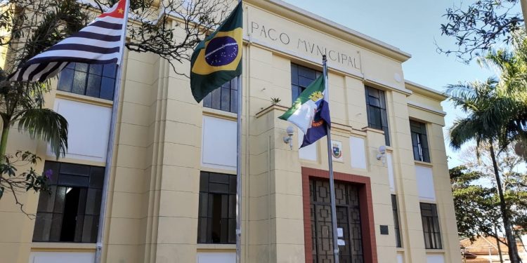 COMUNICADO  *Repartições municipais têm ponto facultativo na sexta-feira, 5 de junho* _