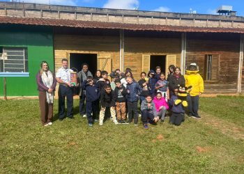 *MEIO AMBIENTE* *Alunos de escola municipal participam de palestra alusiva ao Dia da Abelha