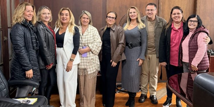 ASSISTÊNCIA SOCIAL *Roberto Araujo firma convênio com ABOVA para fortalecer atendimento em assistência social*