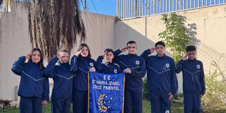 NOVOS UNIFORMES REFORÇAM IDENTIDADE E ORGULHO DOS ALUNOS DA ESCOLA CÍVICO MILITAR DE AVARÉ