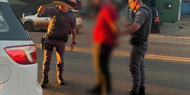 POLÍCIA MILITAR DETÉM INDIVÍDUO POR SUSPEITA DE ESTELIONATO EM AVARÉ