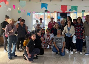 *ASSISTÊNCIA E DESENVOLVIMENTO SOCIAL* *Moradores da Vila.Dignidade recebem visita da Associação Doutorlhaços* _Tr
