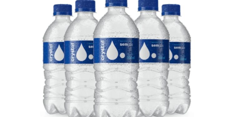 Anvisa determina recolhimento de lote da água Crystal após identificação de bactéria