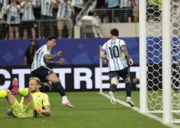 Messi faz história, Argentina vence Áustria e garante classificação na Copa do Mundo