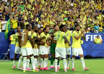 Brasil vence a Escócia e garante primeiro lugar do Grupo
