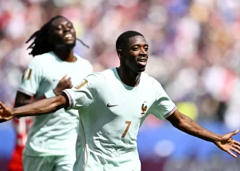 França aplica 4 a 1 na Noruega e termina em 1º no Grupo I da Copa