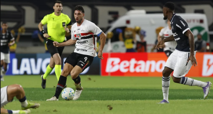 São Paulo sofre gol nos acréscimos e perde para o Remo