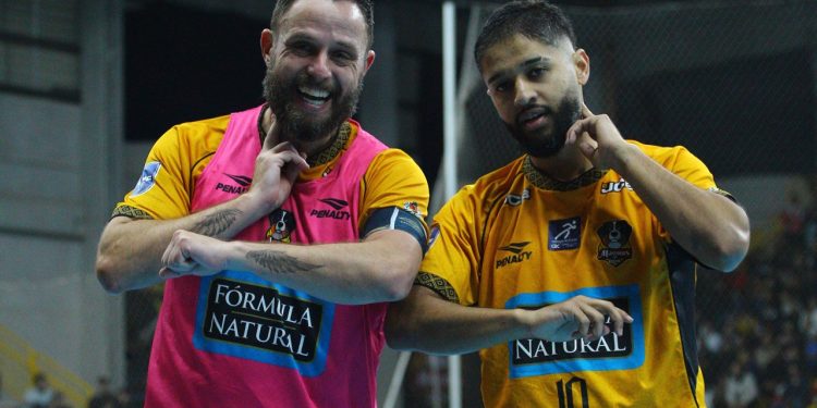 Lino assume a braçadeira do Magnus após despedida de Rodrigo