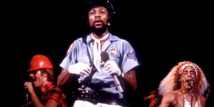 Morre Victor Willis, o policial do Village People e a voz por trás de hits como ‘YMCA’, aos 74 anos