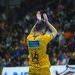 Capita se despede com gol e homenagens