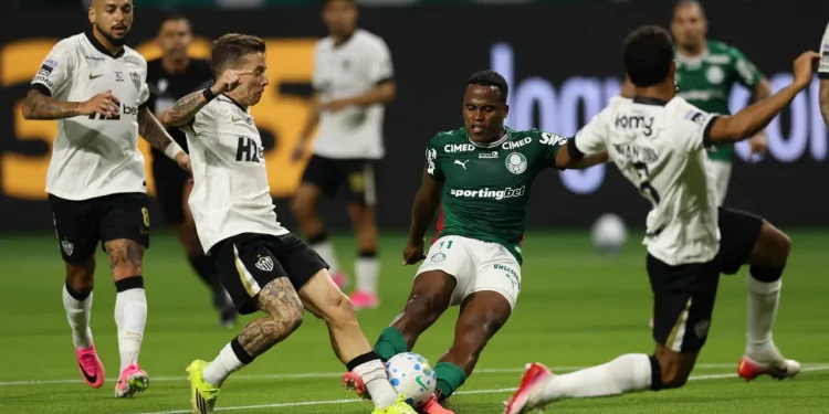Palmeiras perde do Atlético-MG e vê vantagem na ponta diminuir