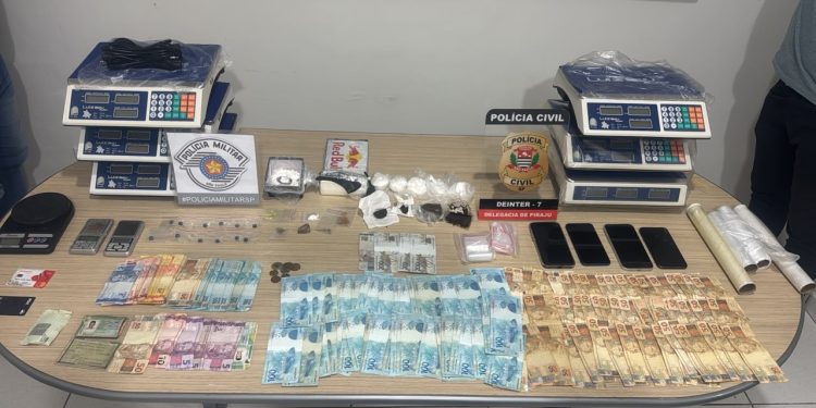 OPERAÇÃO CONJUNTA ENTRE POLÍCIA MILITAR E POLÍCIA CIVIL PRENDE ENVOLVIDOS E APREENDE GRANDE QUANTIDADE DE DROGAS EM PIRAJU