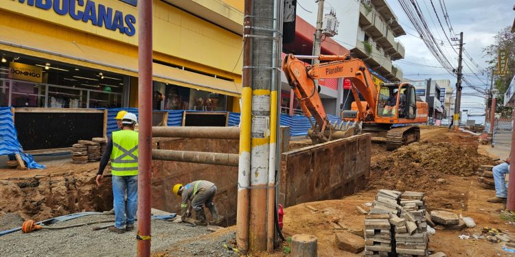 OBRAS *Nova etapa da obra contra enchentes avança pela Rua Rio Grande do Sul*