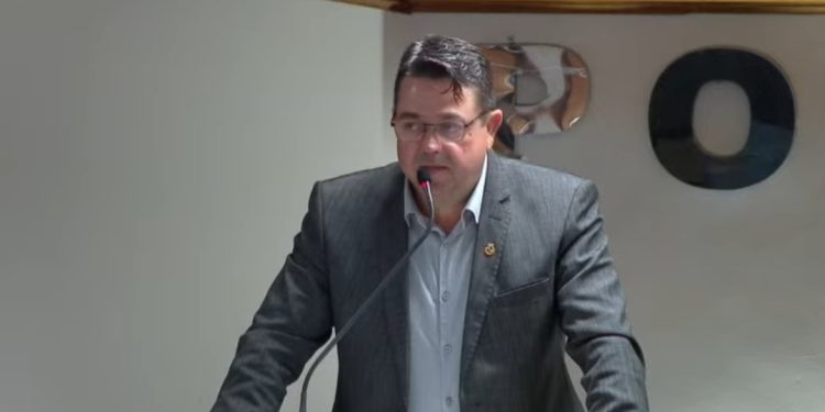 RELATÓRIO APONTA IRREGULARIDADES E PEDE PERDA DO MANDATO DO VEREADOR MAGNO GREGUER EM AVARÉ