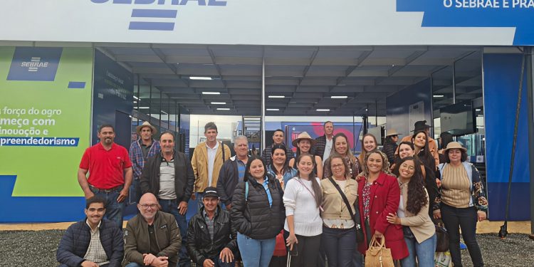 Missão técnica do Sebrae-SP leva produtores de leite de Taguaí para Agroleite