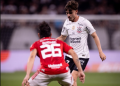 Corinthians vence o Internacional, mas é eliminado da Copa do Brasil