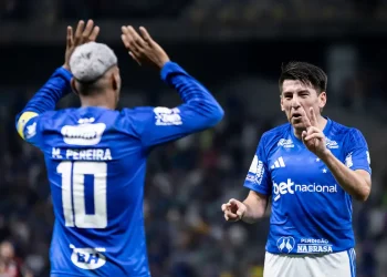 Cruzeiro vence Flamengo e Palmeiras agradece no Brasileirão