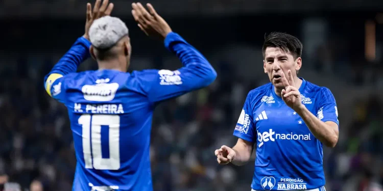 Cruzeiro vence Flamengo e Palmeiras agradece no Brasileirão