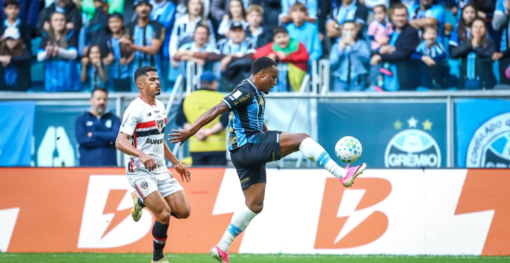 São Paulo perde de virada do Grêmio em Porto Alegre