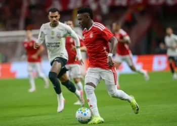 Corinthians perde do Internacional no jogo de ida das oitavas da Copa do Brasil