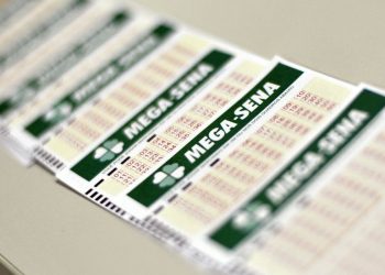 Mega Sena acumula e pode pagar R$ 100 milhões neste domingo