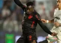 Santos perde do Athletico-PR e volta ao Z4 do Brasileirão