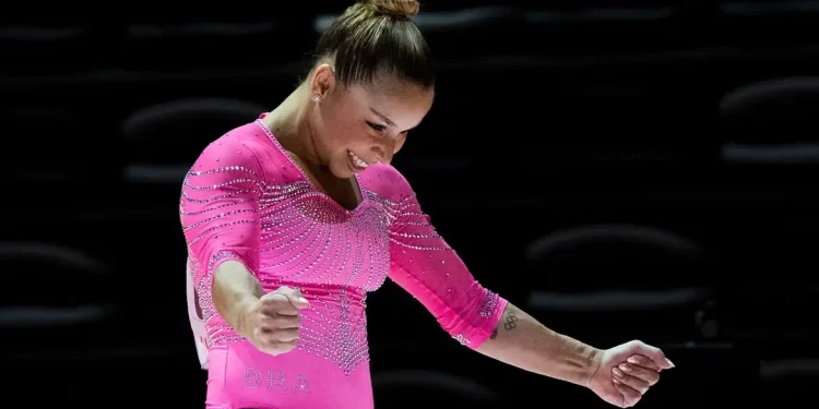 Flávia Saraiva é ouro nas assimétricas da Copa do Mundo de ginástica