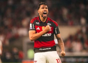 Com gol no fim, Flamengo vence o Corinthians e retoma liderança do Brasileirão