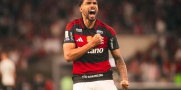 Com gol no fim, Flamengo vence o Corinthians e retoma liderança do Brasileirão