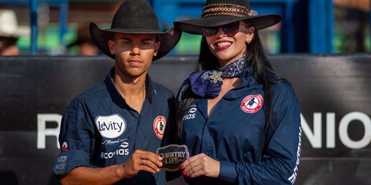 PEÃO DE AVARÉ, MATHEUS GERMANO, É VICE-CAMPEÃO DO RODEIO JÚNIOR EM BARRETOS