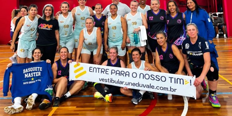 QUATRO ATLETAS DE AVARÉ INTEGRAM SELEÇÃO DE BASQUETE MASTER DO BRASIL EM TORNEIO REALIZADO EM SANTOS