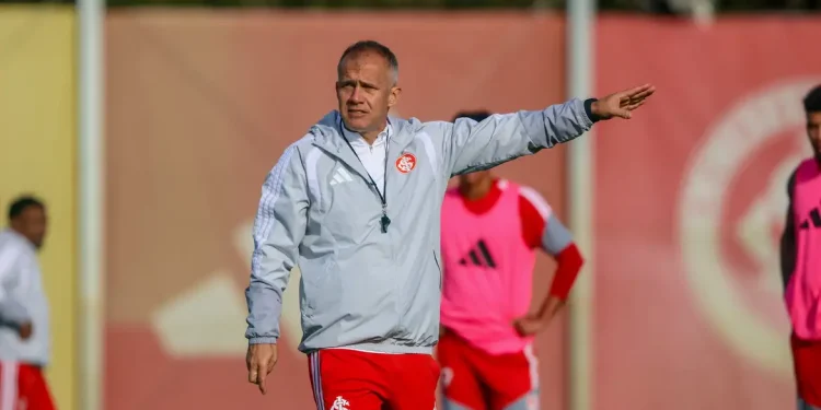 Internacional contrata técnico Eduardo Baptista até o fim da temporada