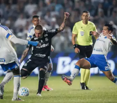 Santos vence o Cruzeiro na Vila Belmiro e sobe no Brasileirão