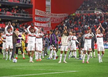 Sem chutar a gol na Argentina, Flamengo sobrevive na Libertadores