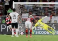 Gol nos acréscimos assegura Flamengo na liderança do Brasileirão
