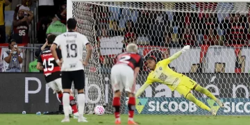 Gol nos acréscimos assegura Flamengo na liderança do Brasileirão