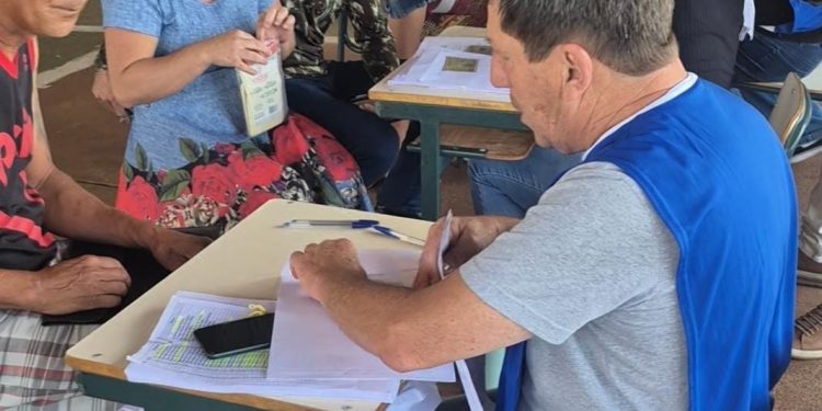 *Moradores da Vila Esperança recebem certificados de regularização fundiária no dia 12*