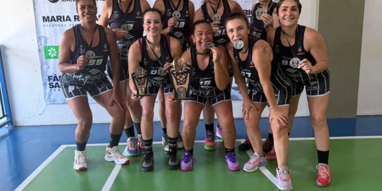 ESPORTE *Avaré é campeã em torneio de basquete realizado em Paraguaçu Paulista*
