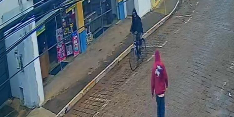 Investigado de 20 anos está foragido; Polícia Civil busca informações sobre seu paradeiro e pede colaboração da população para localizá-lo
