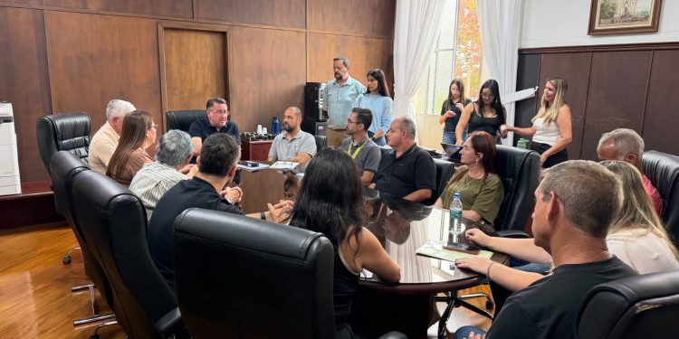 *GESTÃO* *Prefeito Roberto Araujo recebeu comerciantes para tratar da obra contra enchentes*